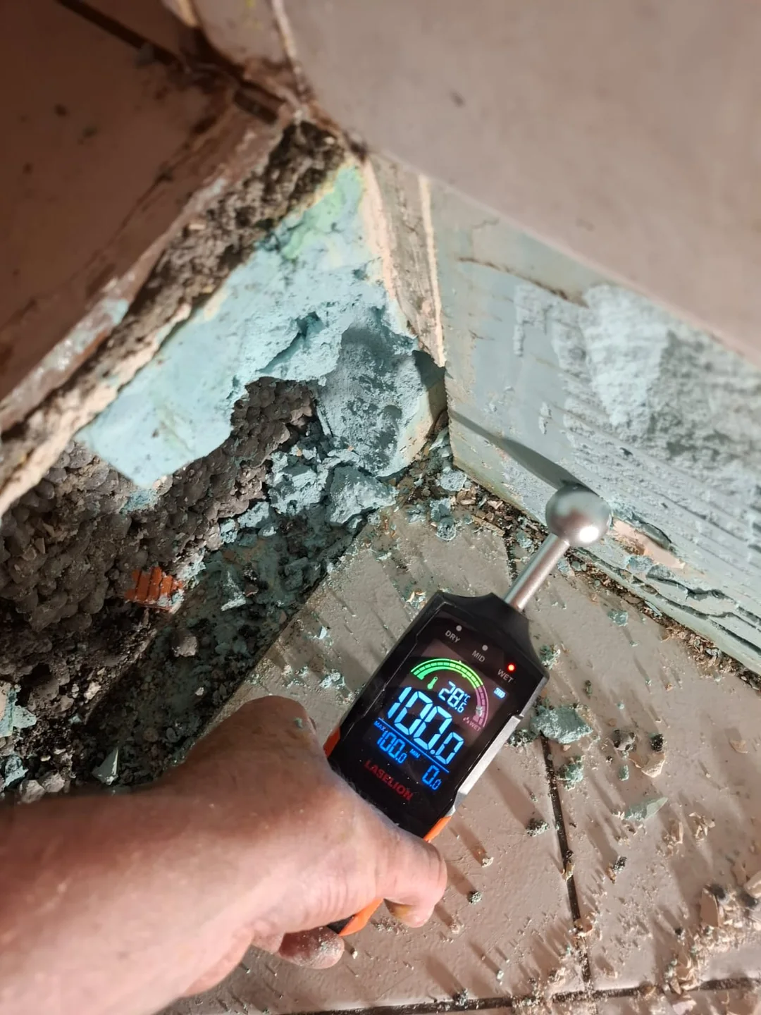 Mesure d’humidité près d’une ouverture réalisée dans une paroi